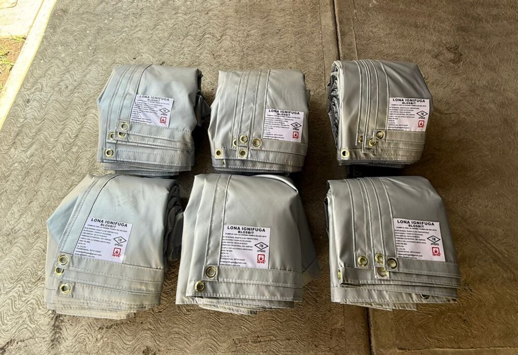 Lona Ignifuga de Fibra de vidrio con neopreno, color gris