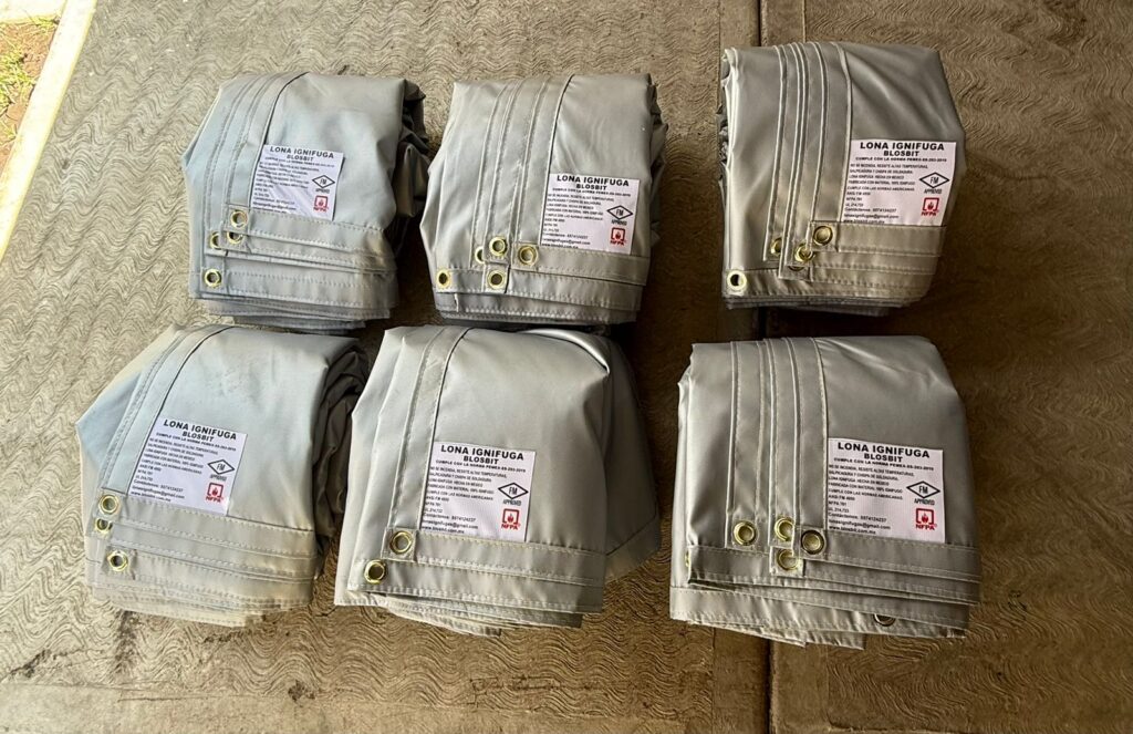 Lona Ignifuga de Fibra de vidrio con neopreno, color gris